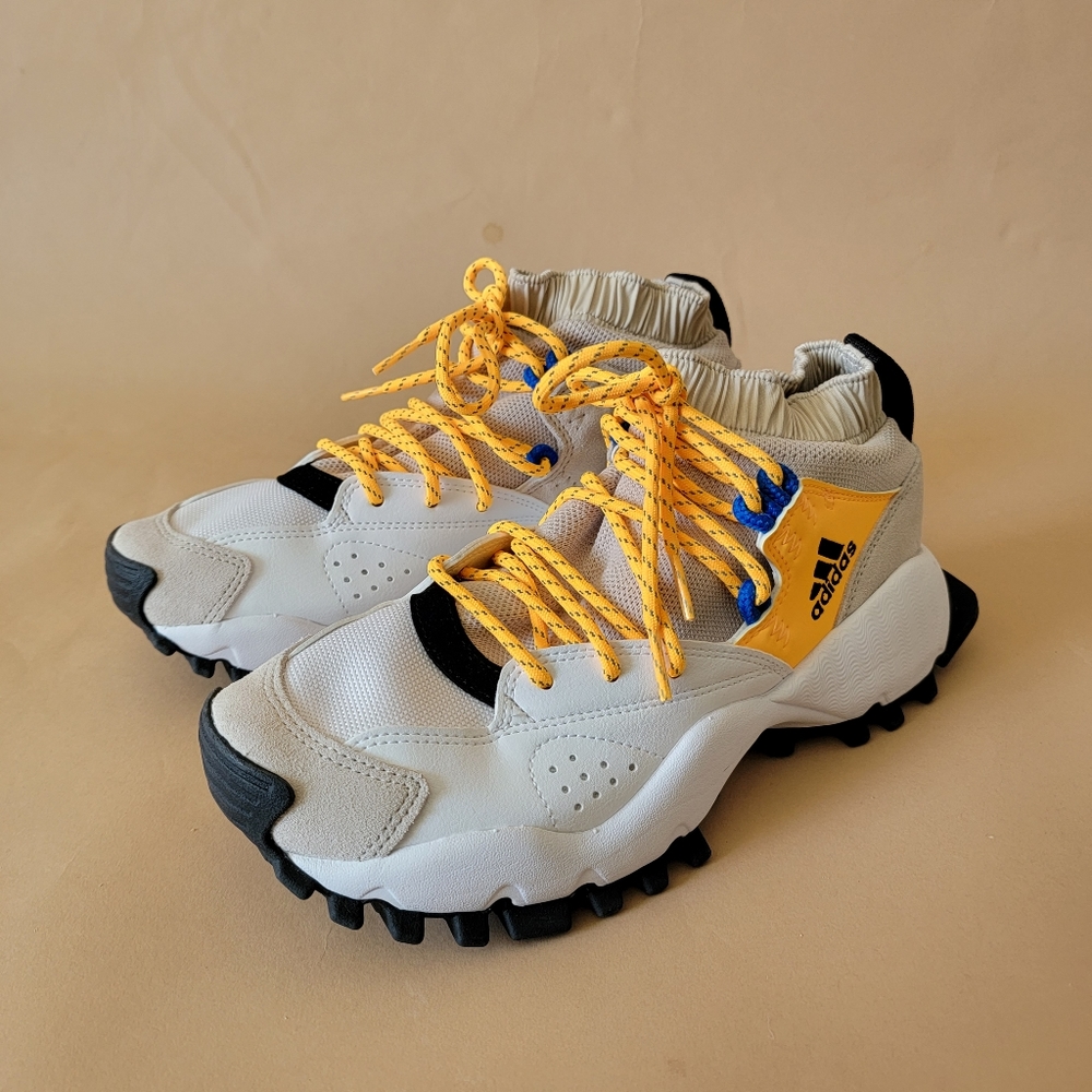 Men's Gray and Yellow Athletic Shoes